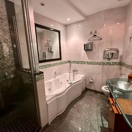 3 Master Bedroom - Boghaz View Center Of Shishli Near Metro Station Apartment *